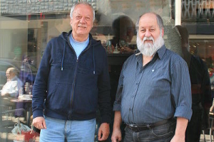 Klaus Hufnagel (links) und Jürgen Taake blicken mit den Gästen in die frühe Zeit der Bundesrepublik Klaus Hufnagel (links) und Jürgen Taake blicken mit den Gästen in die frühe Zeit der Bundesrepublik