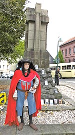 Ein Ritter am Engelbert-Denkmal
